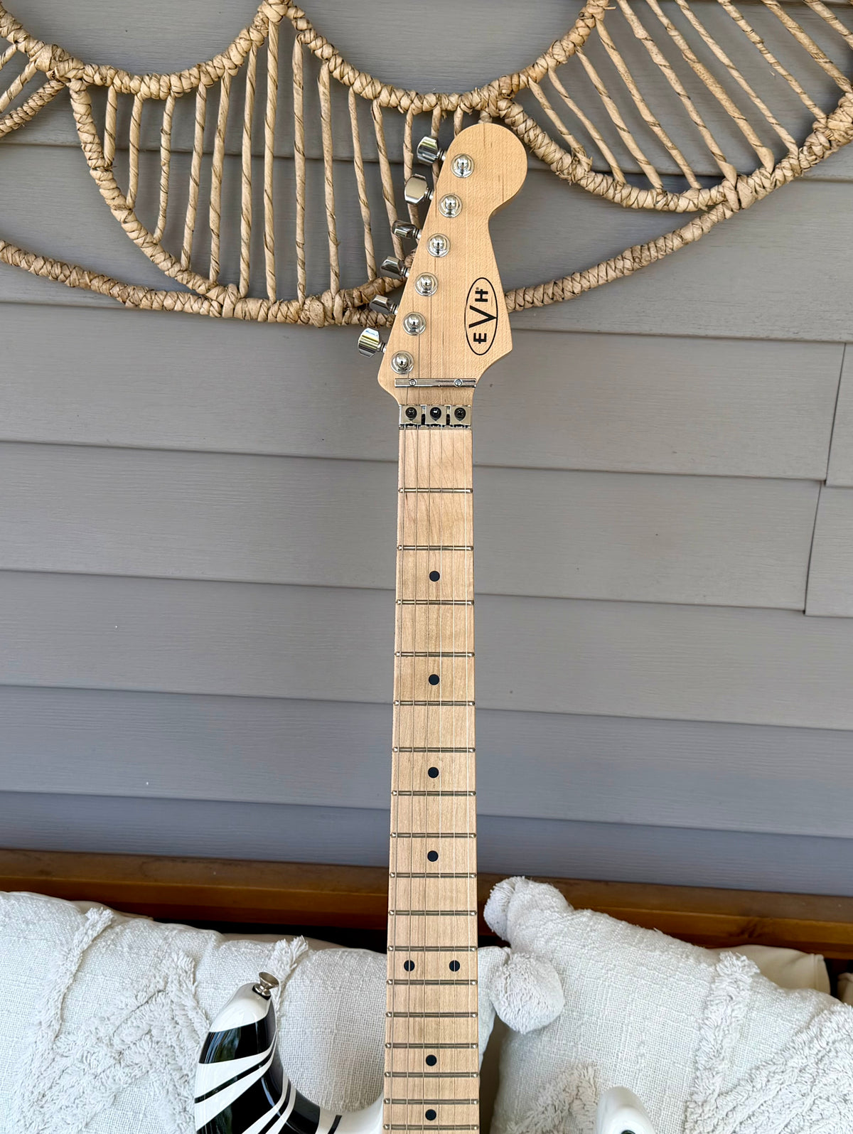 2014 EVH Striped Series Electric Guitar White with Black Stripes—Free Setup!