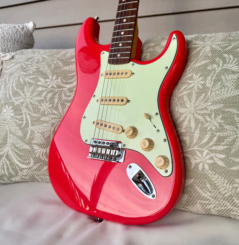 2014 Squier Simon Neil Stratocaster Fiesta Red—6.8lbs