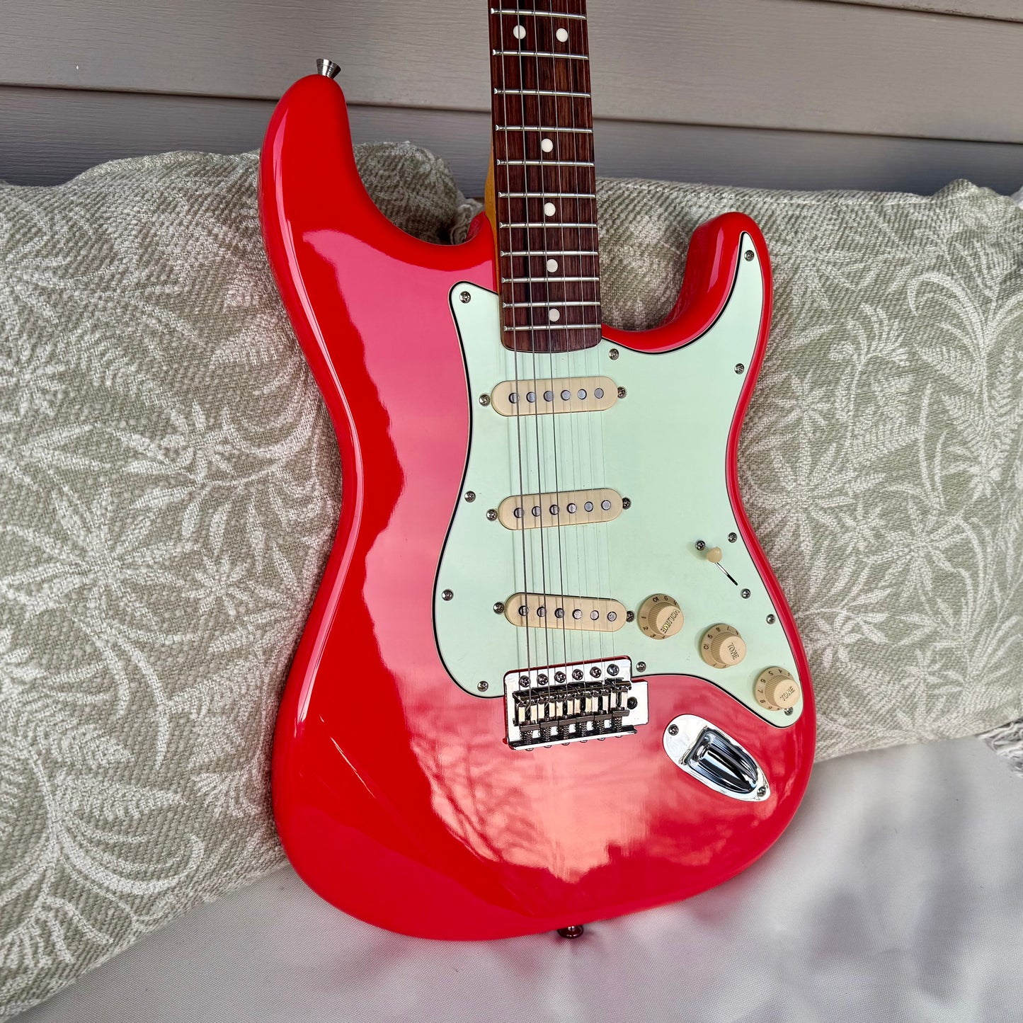 2014 Squier Simon Neil Stratocaster - Fiesta Red