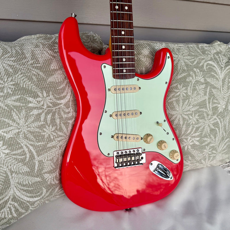2014 Squier Simon Neil Stratocaster Fiesta Red—6.8lbs