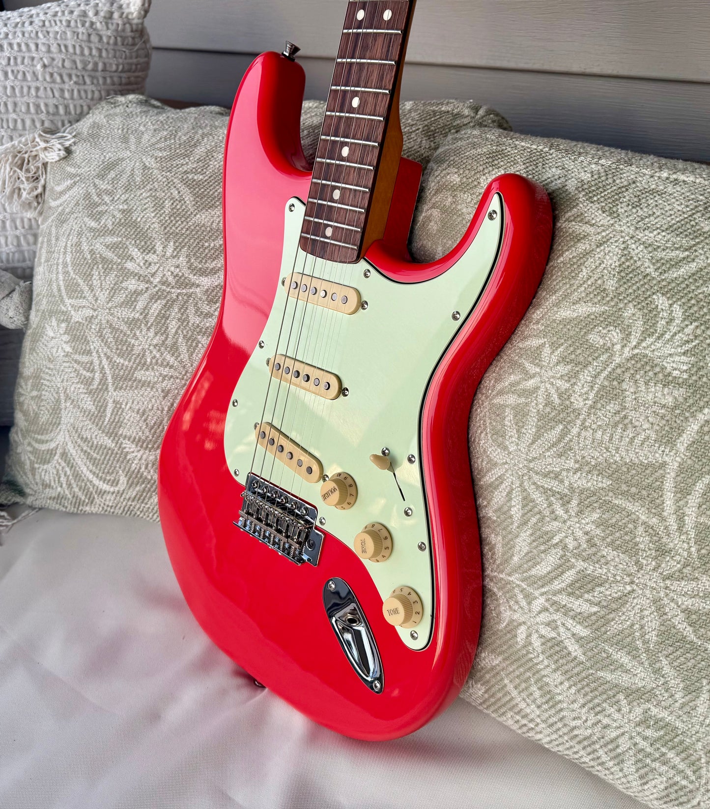 2014 Squier Simon Neil Stratocaster - Fiesta Red