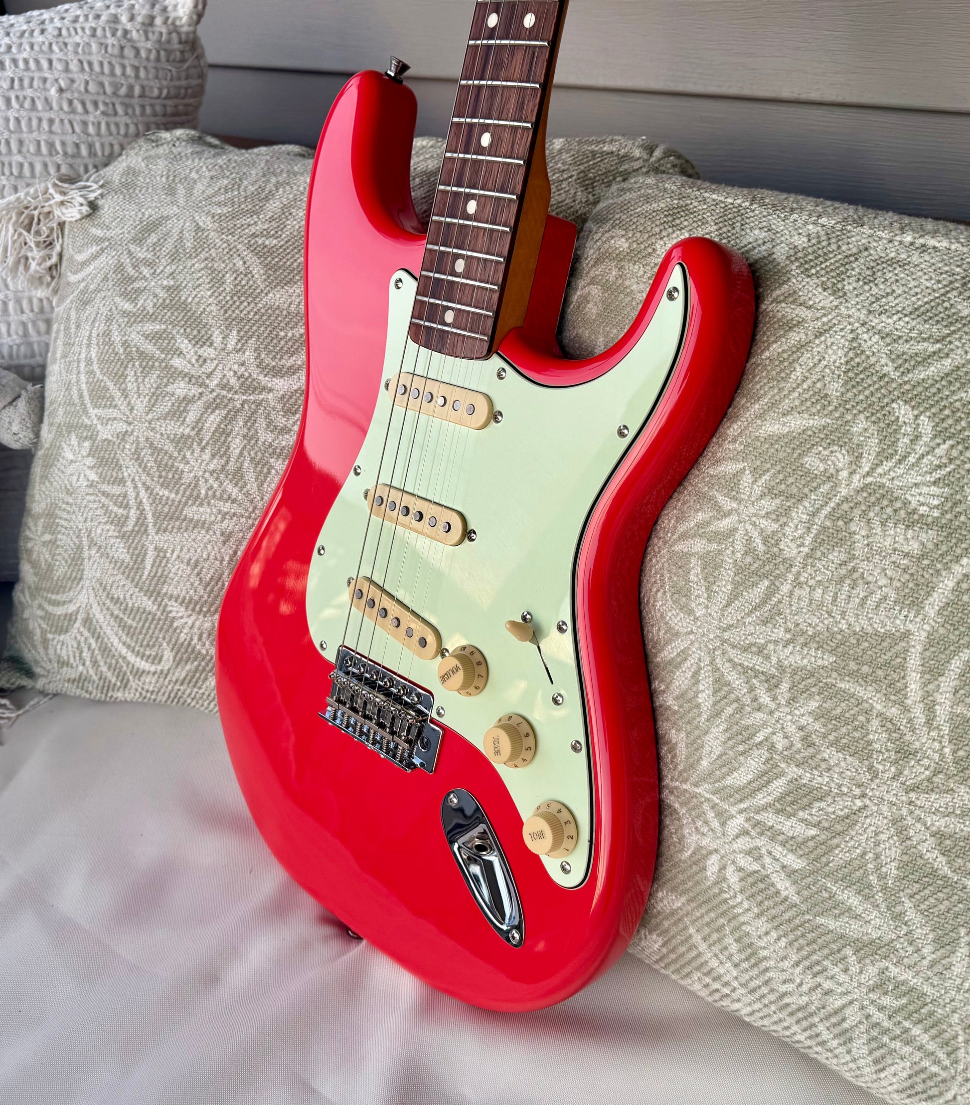 2014 Squier Simon Neil Stratocaster - Fiesta Red