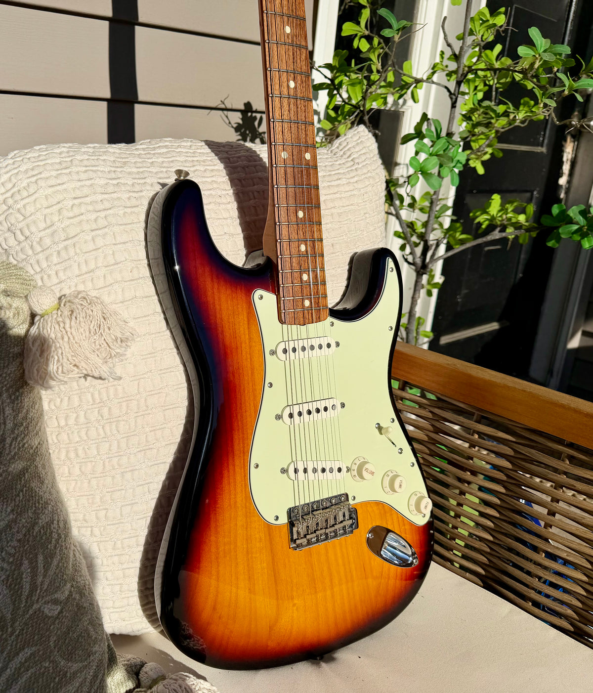 1998 Fender Classic Series '60s Stratocaster Rosewood 3-Color Sunburst—Equipped with Proper Passive