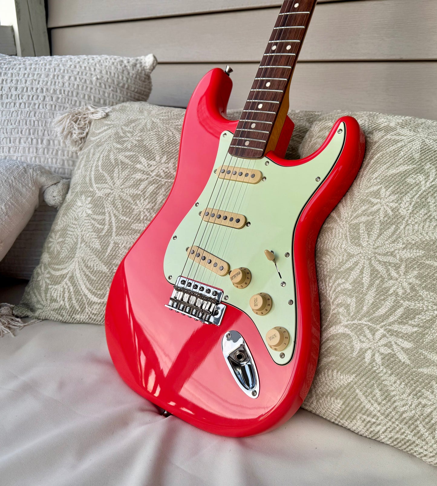 2014 Squier Simon Neil Stratocaster - Fiesta Red