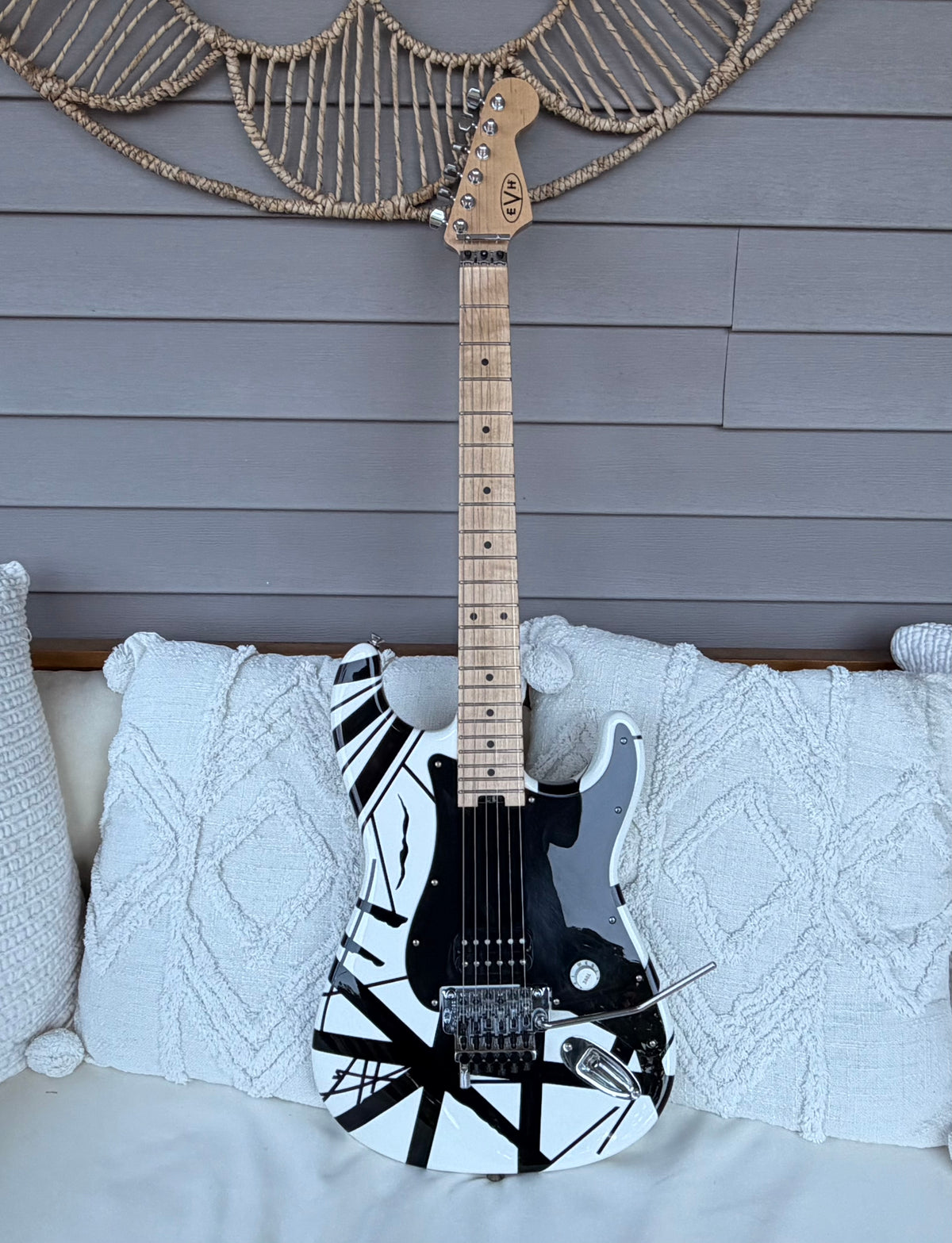2014 EVH Striped Series Electric Guitar White with Black Stripes—Free Setup!