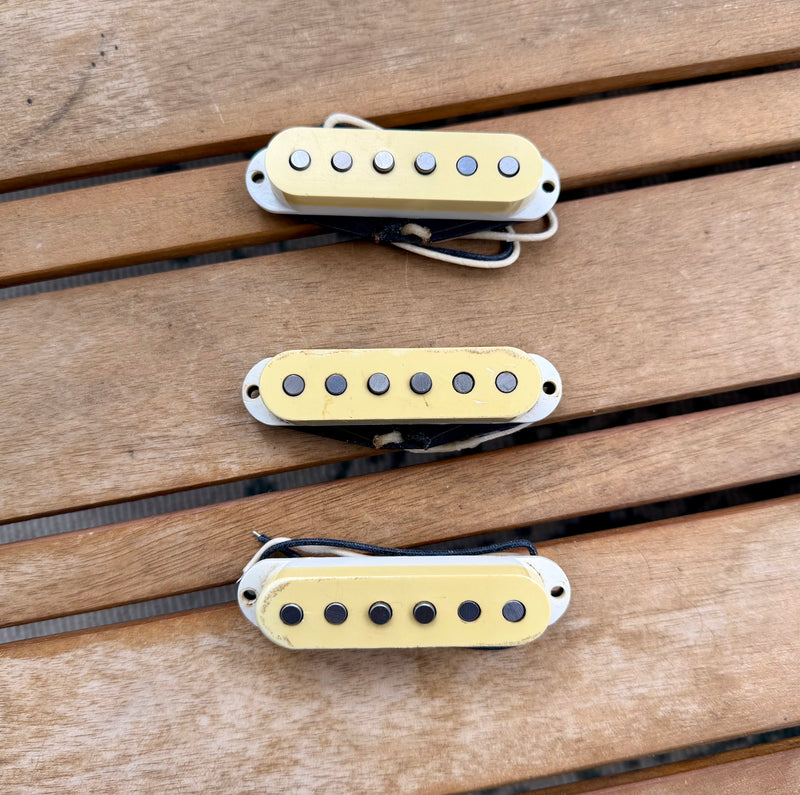 Proper Pickups "Froosh" Handwound Single Coil Stratocaster Pickup Set w/ Treble Bleed & PIO Capacitor—Vintage Pickup Covers