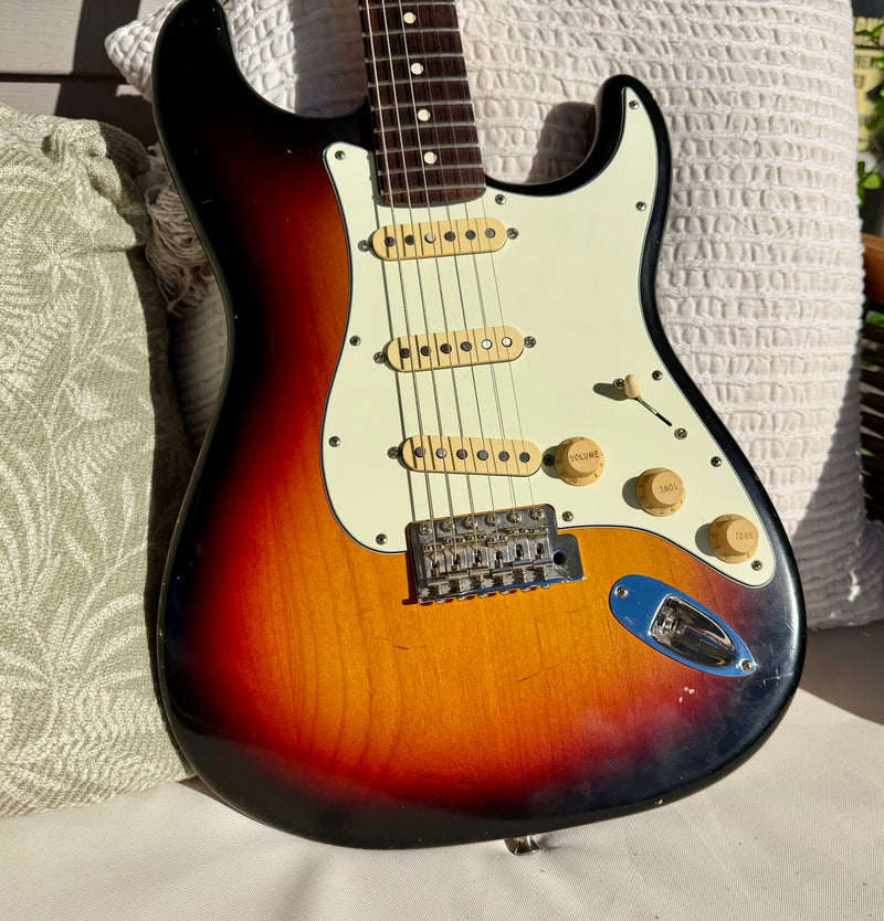 2006 Fender American Highway One Stratocaster Rosewood Fretboard, 3-Color Sunburst—7lbs
