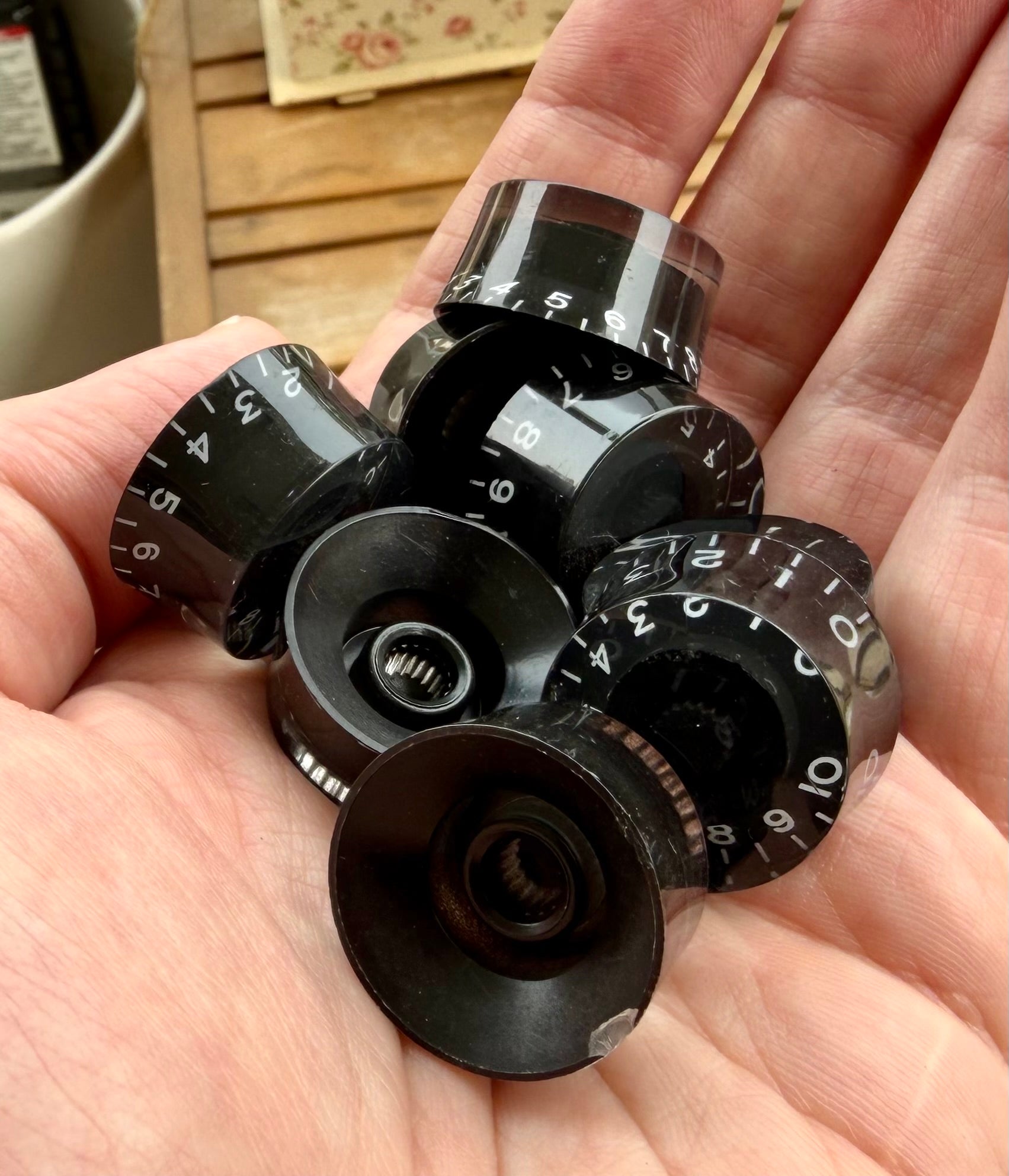Lot of 16 Black 0-10 Speed Knobs 18-Spline Metric Epiphone Les Paul SG Style—NOS!