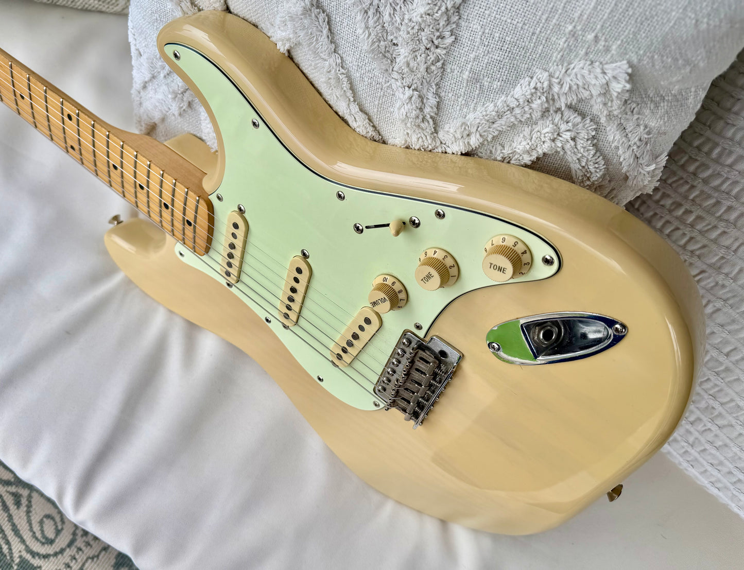 1996 Squier Pro Tone Stratocaster - Vintage Blonde