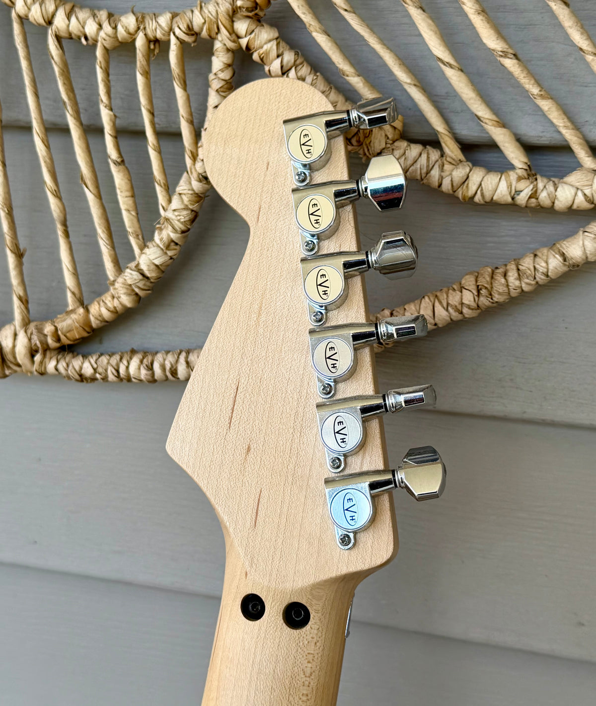 2014 EVH Striped Series Electric Guitar White with Black Stripes—Free Setup!