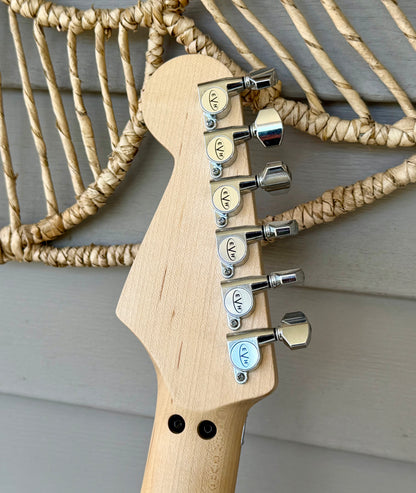 2014 EVH Striped Series Electric Guitar White with Black Stripes—Free Setup!