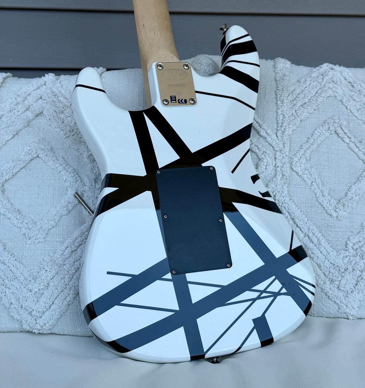 2014 EVH Striped Series Electric Guitar White with Black Stripes—Free Setup!