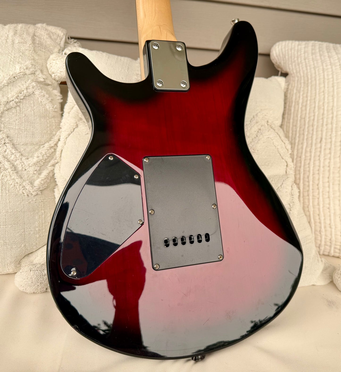 Rogue RR100 Rocketeer HSS—Wine Burst w/ Rosewood Fingerboard, Very Good Condition!