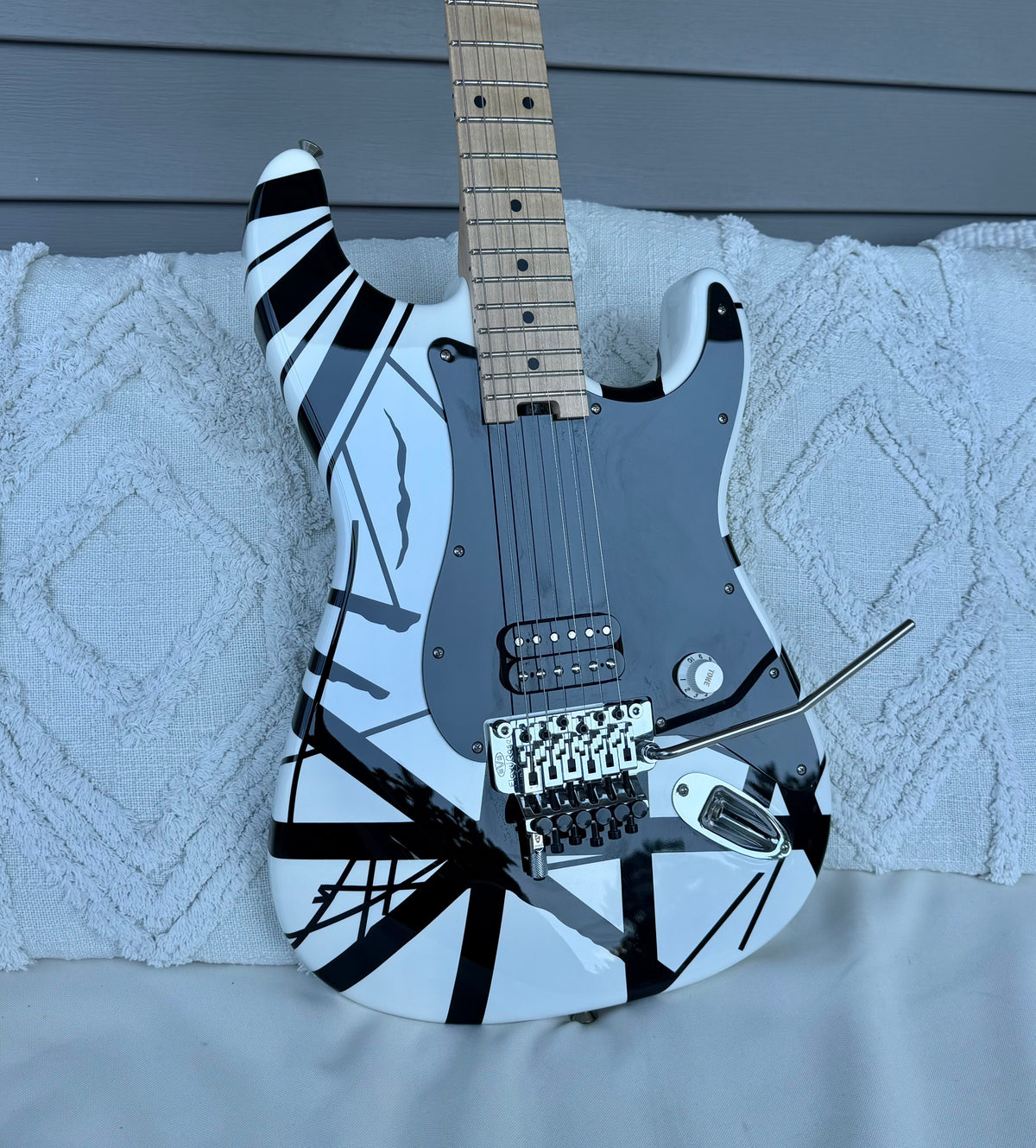 2014 EVH Striped Series Electric Guitar White with Black Stripes—Free Setup!