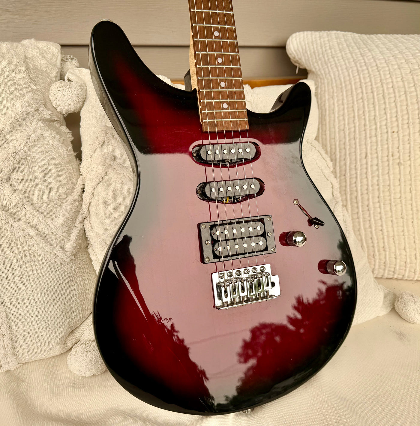 Rogue RR100 Rocketeer HSS—Wine Burst w/ Rosewood Fingerboard, Very Good Condition!