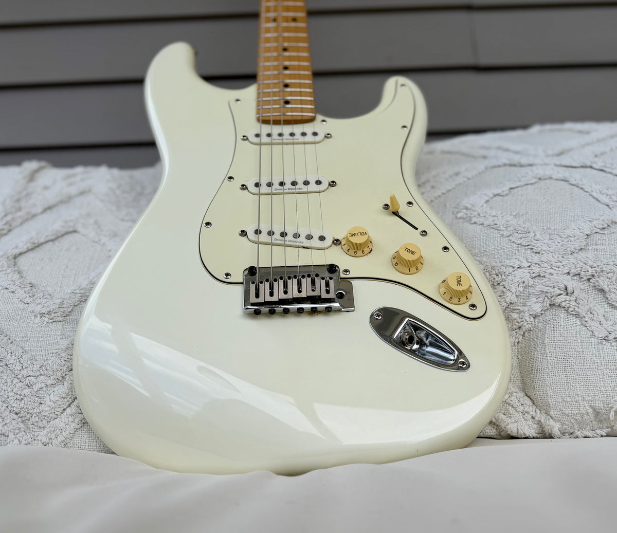 2007 Squier Deluxe Stratocaster - Pearl White Metallic, Duncan Designed Pickups