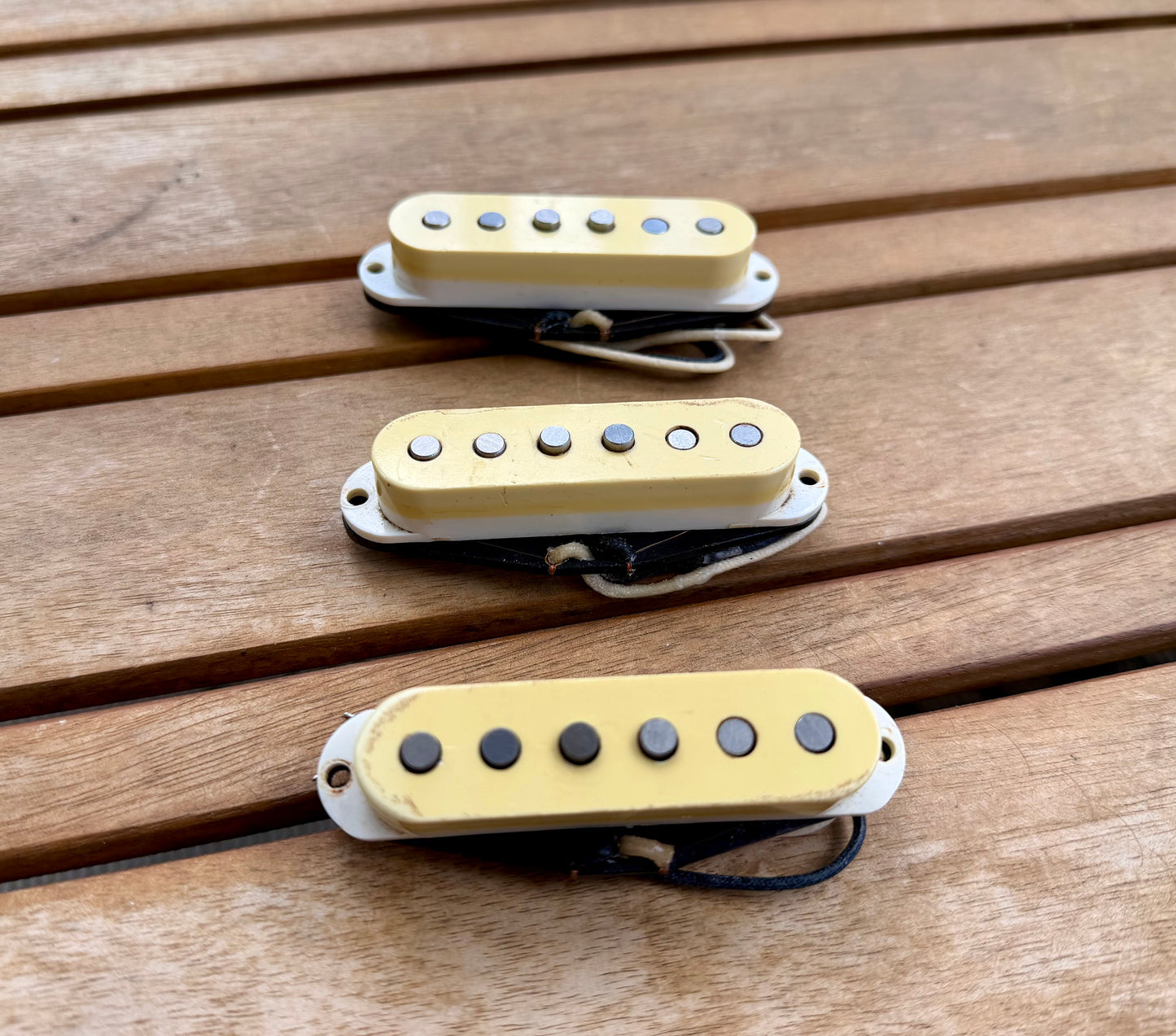 Proper Pickups "Froosh" Handwound Single Coil Stratocaster Pickup Set w/ Treble Bleed & PIO Capacitor—Vintage Pickup Covers