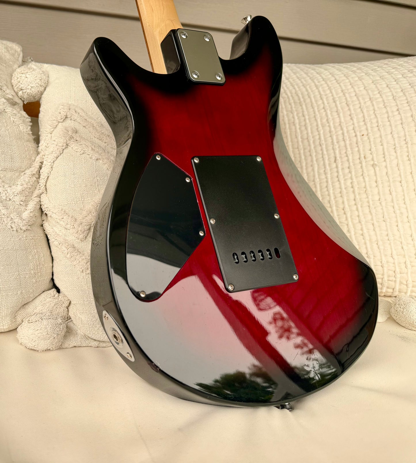 Rogue RR100 Rocketeer HSS—Wine Burst w/ Rosewood Fingerboard, Very Good Condition!