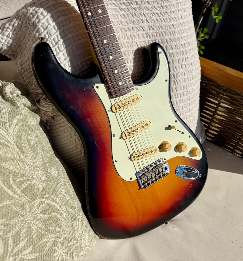 2006 Fender American Highway One Stratocaster Rosewood Fretboard, 3-Color Sunburst—7lbs