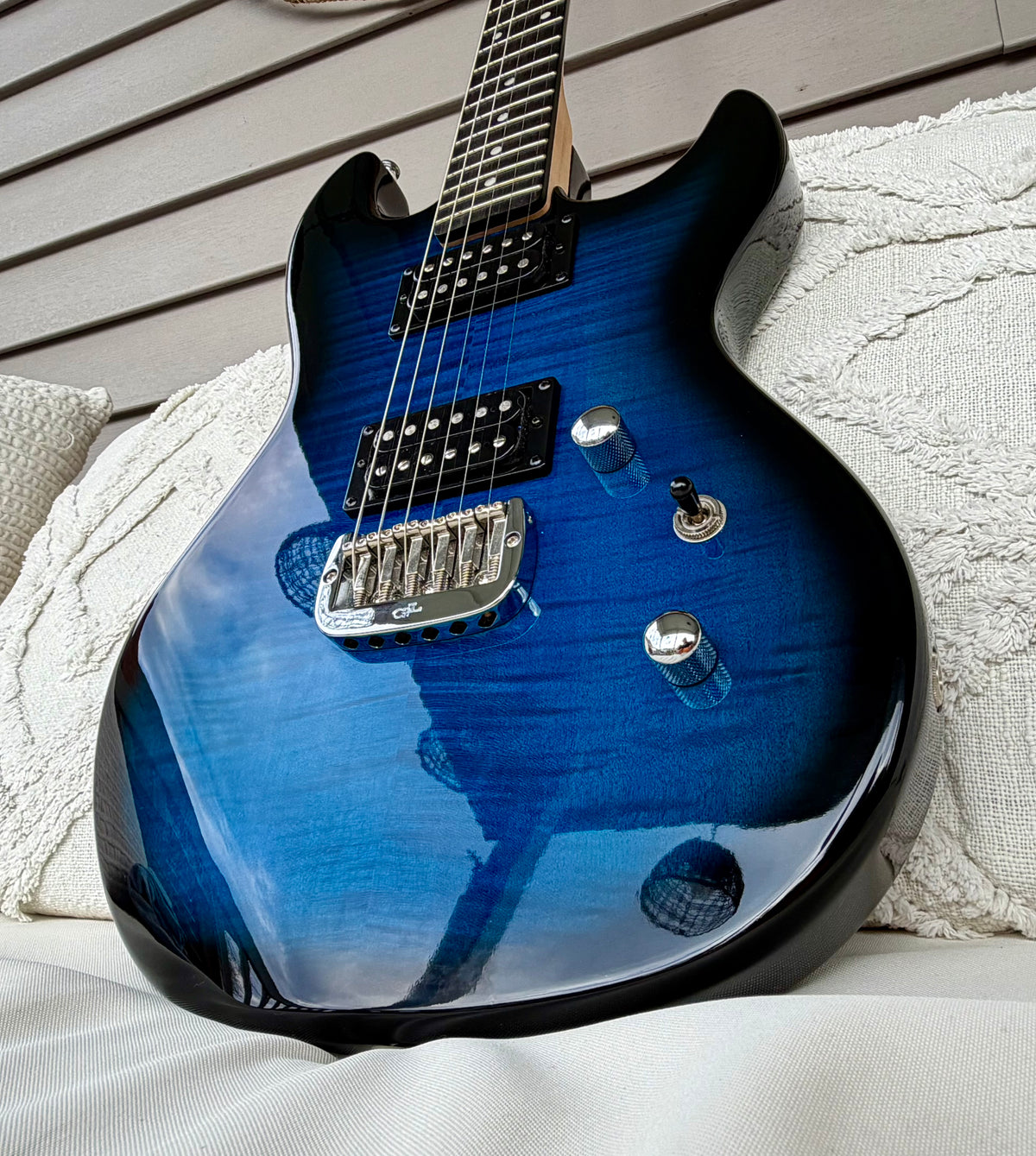 2014 G&L Tribute Jerry Cantrell Superhawk Deluxe - Blueburst, Ebony Fretboard