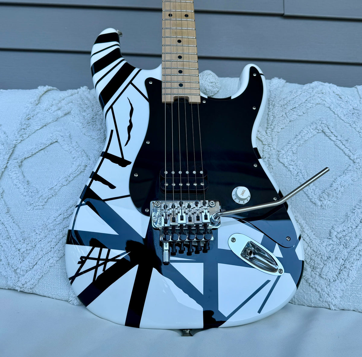 2014 EVH Striped Series Electric Guitar White with Black Stripes—Free Setup!