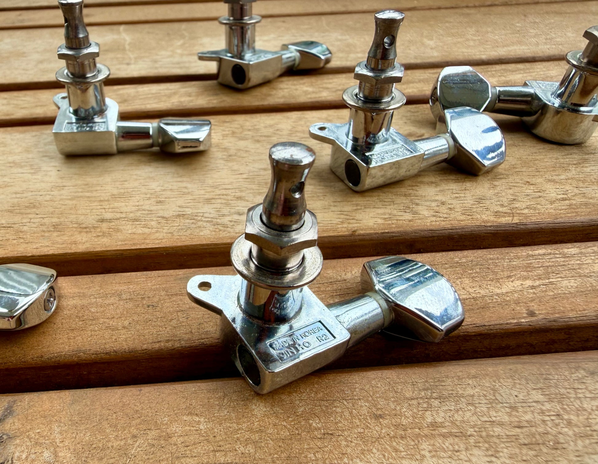 Genuine Epiphone 6-In-Line Chrome Tuners, Made in Korea—Bushings Included!